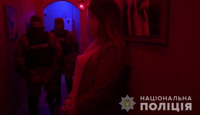 В Харькове полиция задержала вероятного сутенера / фото ГУНП В Харькове полиция задержала вероятного сутенера / фото ГУНП