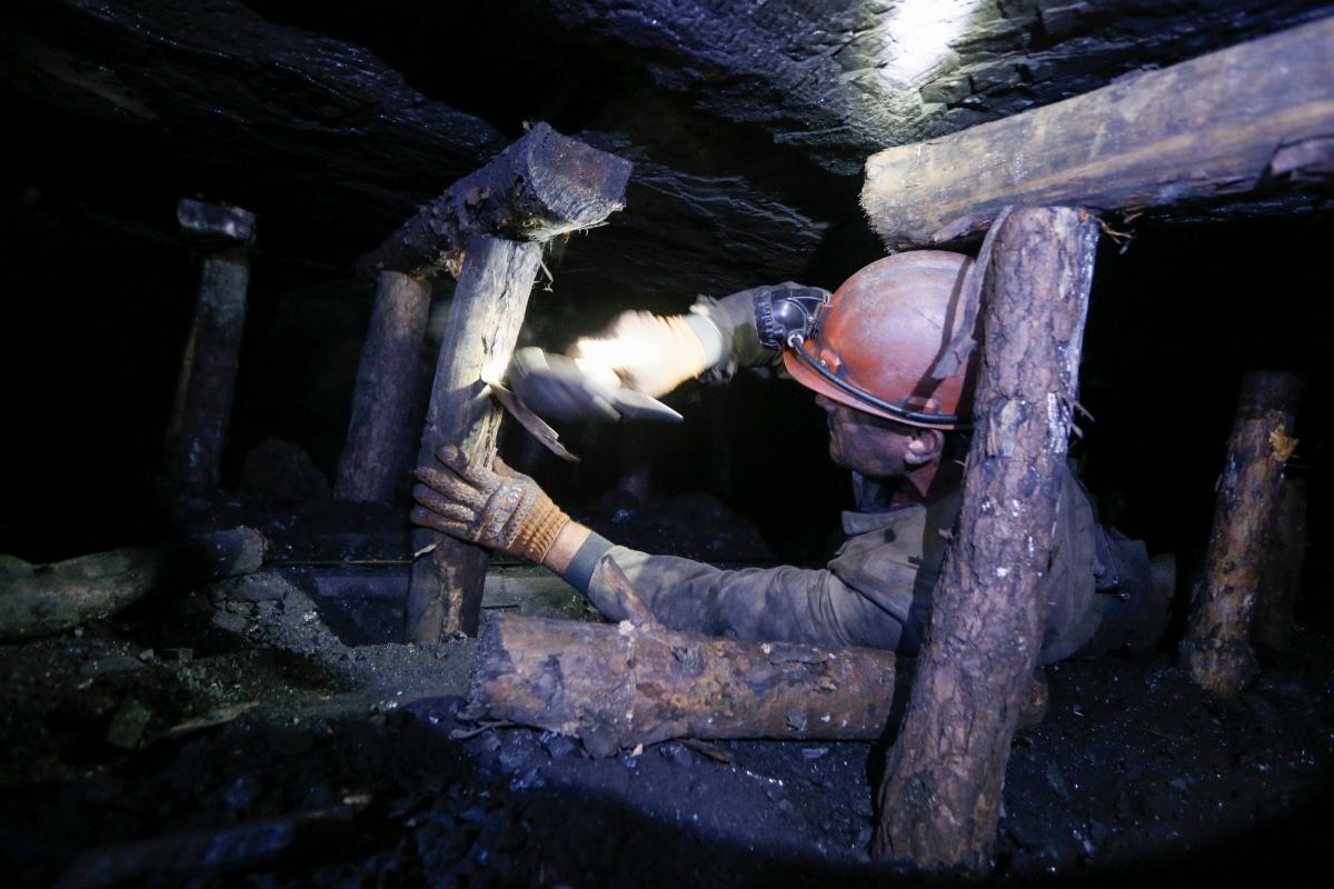 На Днепропетровщине спасли шахтеров, оказавшихся в ловушке под землей / Иллюстрация REUTERS