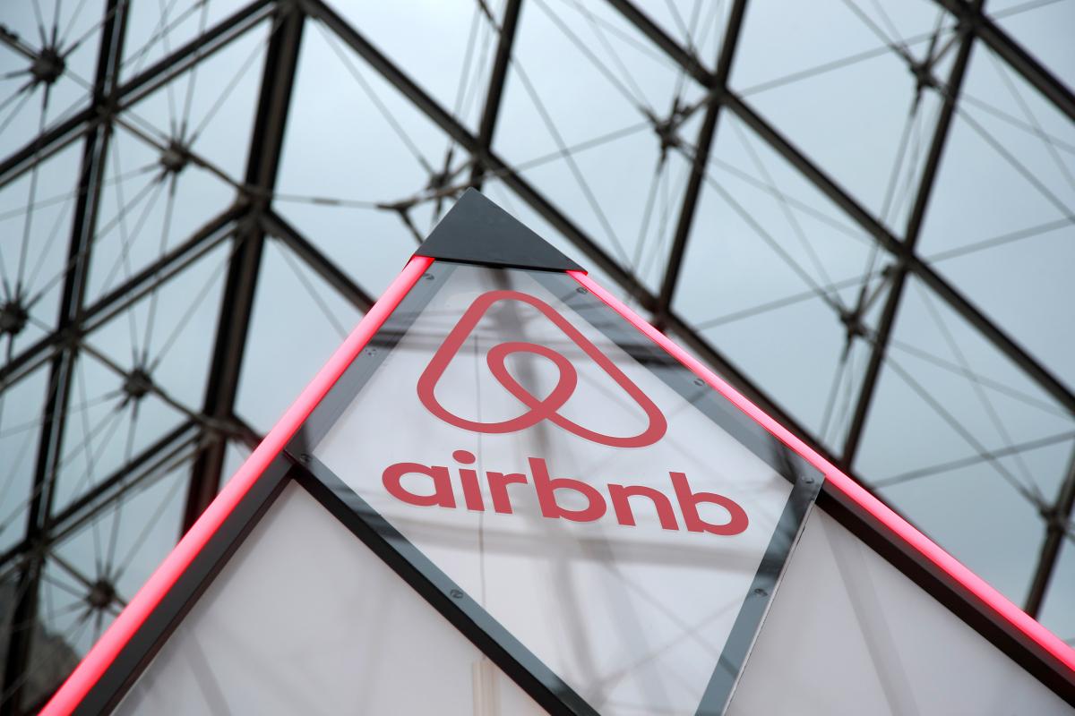 Airbnb сворачивает свою деятельность в РФ и Беларуси \ фото REUTERS