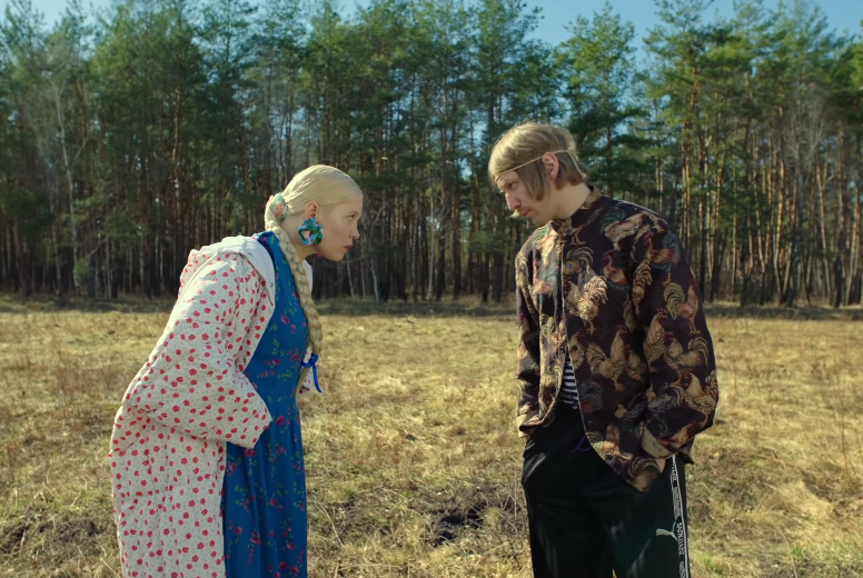 "П'яний" Іван Дорн засвітився у кліпі російської співачки / скріншот