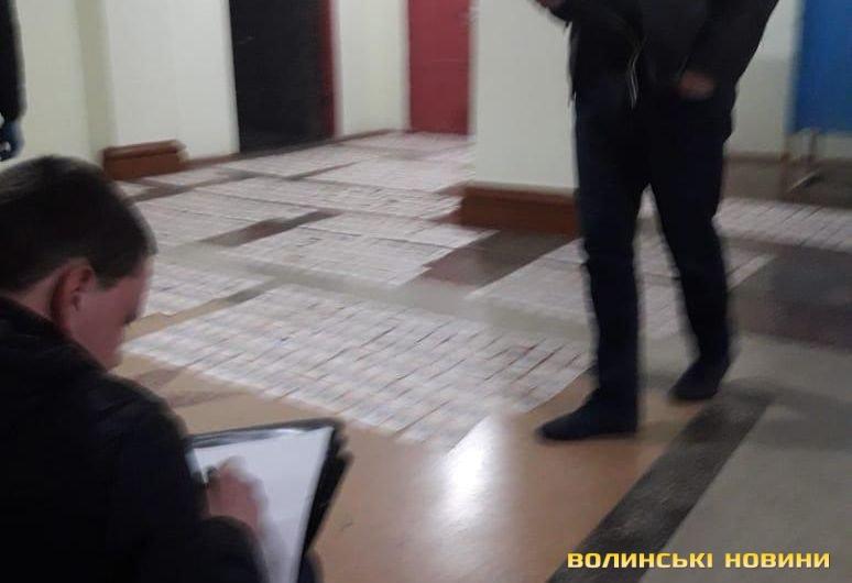 На Волыни разоблачили подкуп избирателей штабом Порошенко / фото "Волынские новости" На Волыни разоблачили подкуп избирателей штабом Порошенко / фото "Волынские новости"