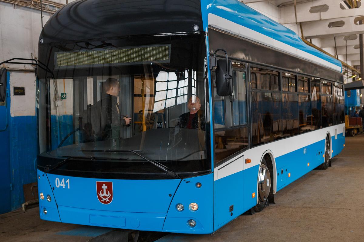 У Херсоні тролейбус протягнув по асфальту пенсіонерку / фото www.vmr.gov.ua