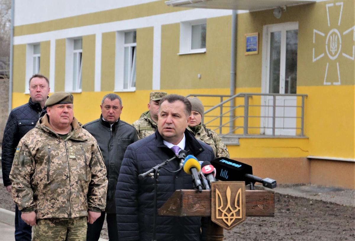 Встречали военных министр обороны Украины Степан Полторак / фото mil.gov.ua Встречали военных министр обороны Украины Степан Полторак / фото mil.gov.ua