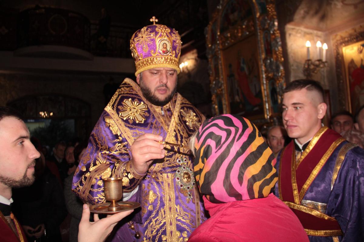 Предстоятель УПЦ Епіфаній передав храмам Тернопільщини копію Томосу (фото, відео) Предстоятель УПЦ Епіфаній передав храмам Тернопільщини копію Томосу (фото, відео)