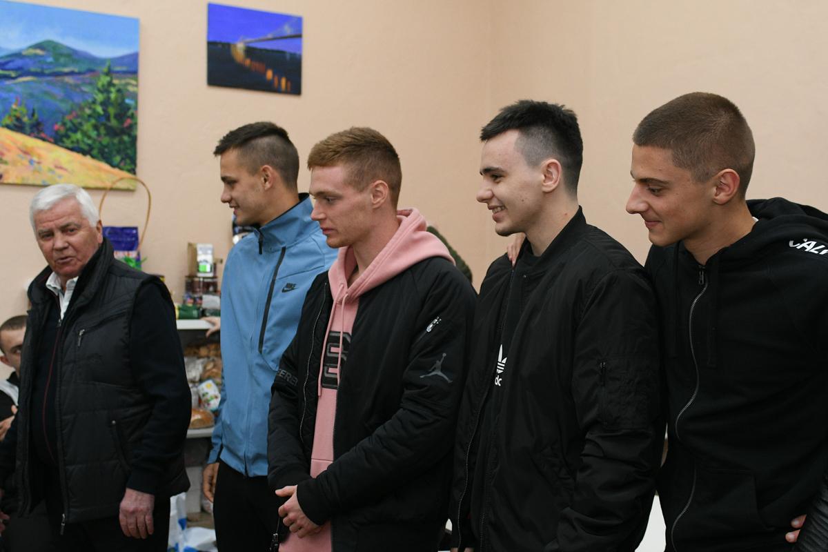 Гравці "Динамо" відвідали поранених військових / фото: ФК Динамо Київ Гравці "Динамо" відвідали поранених військових / фото: ФК Динамо Київ