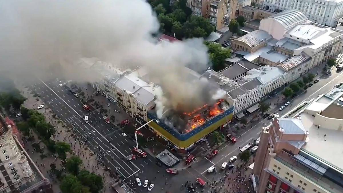 Пожежа для ділків та чиновників – найдієвіший метод віджимання ласих шматків землі у центрі столиці / фото УНІАН