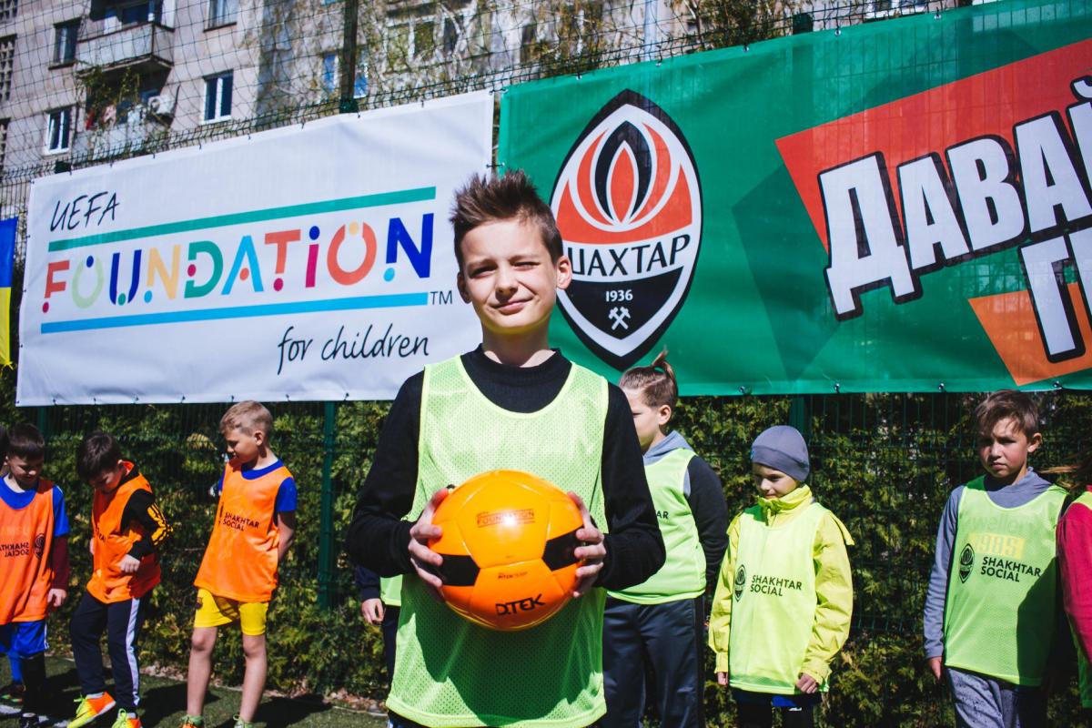 У містах Донбасу стартував проект "Шахтаря" "Давай, грай!" / офіційний сайт "Шахтаря" У містах Донбасу стартував проект "Шахтаря" "Давай, грай!" / офіційний сайт "Шахтаря"