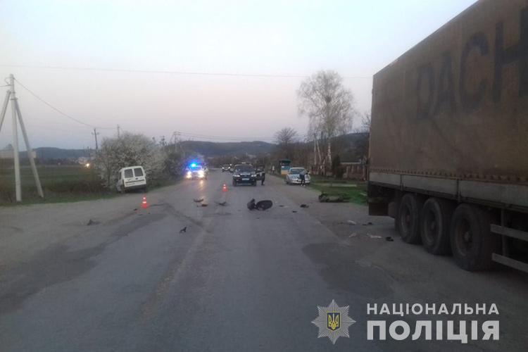 На Тернопільщині, врізавшись на скутері у автомобіль, загинула 70-річна жінка (фото) На Тернопільщині, врізавшись на скутері у автомобіль, загинула 70-річна жінка (фото)