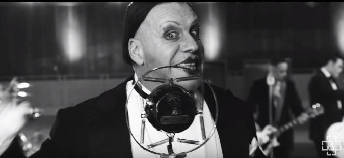 Rammstein выпустил клип на песню Radio / скриншот Rammstein выпустил клип на песню Radio / скриншот