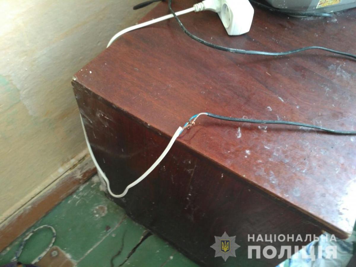 Малыш взял в рот неисправный электрический провод / фото od.npu.gov.ua Малыш взял в рот неисправный электрический провод / фото od.npu.gov.ua