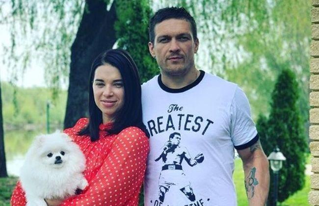 Олександр Усик з дружиною Катериною / фото: instagram.com/usykaa Олександр Усик з дружиною Катериною / фото: instagram.com/usykaa