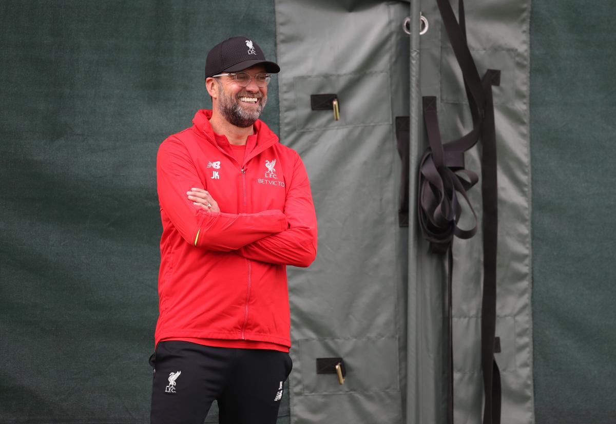 Юрген Клопп в ожидании полуфинала Лиги чемпионов с "Барселоной" / REUTERS