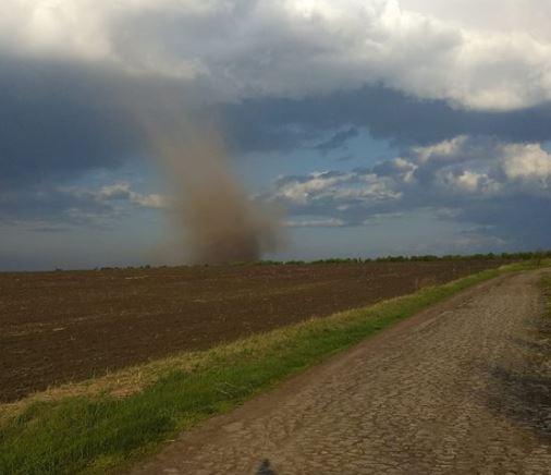 Смерч пронесся в двух областях Украины / фото facebook.com/Юрий Дейкун