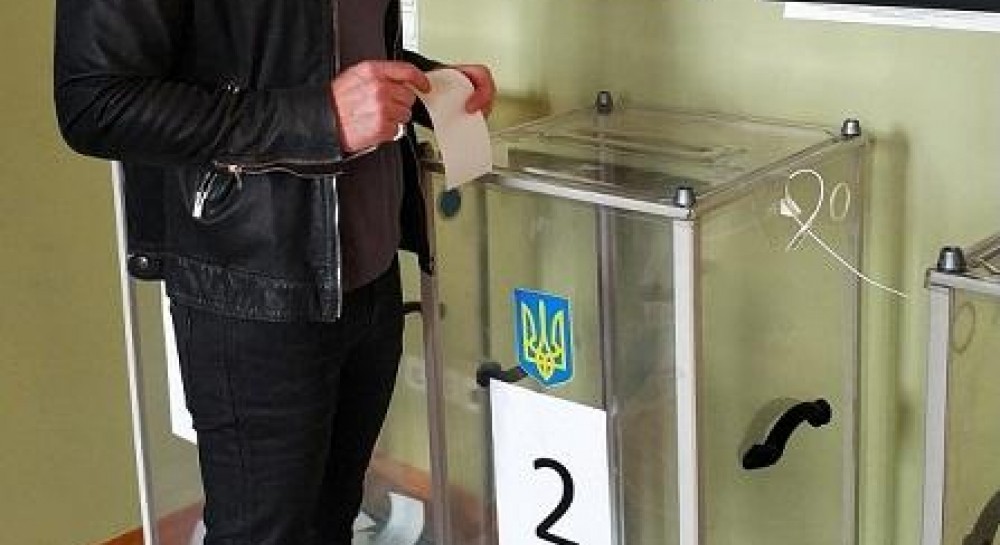 "Будь котиком, проголосуй!": як сходили на вибори Винник, Потап, Джамала та інші українські зірки (фото)