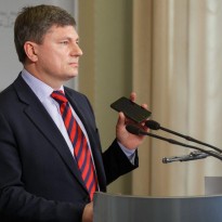 Poroshenko ready to hand over power at any time, accepts any inauguration date: envoy