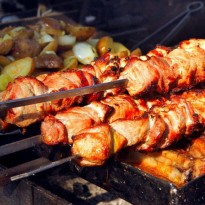 Шашлыки: как замариновать и приготовить мясо (фото, видео)