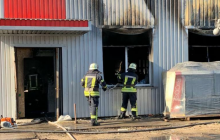 Возле «Бориспольской» в Киеве горел бизнес-центр, один человек госпитализирован (фото)