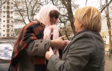 Як обважують на ринках: журналісти провели експеримент з переодягненим у бабусю "агентом" (відео)