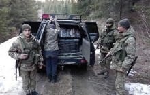 У Чернівецькій області зі стріляниною затримали двох контрабандистів на позашляховику