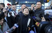 З усмішкою і чотирма охоронцями: як Зеленський ходив здавати аналізи (фоторепортаж УНІАН)