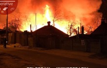 Пожежа в приватному секторі Києва: згоріли щонайменше три будинки, район повністю знеструмлено (фото, відео)