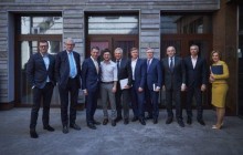 Екс-генсек НАТО після зустрічі з Зеленським пообіцяв допомогти йому у випадку перемоги на виборах