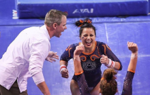 Американська гімнастка зламала обидві ноги після невдалого сальто: шокуюче відео (18+)