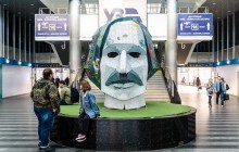На киевском вокзале появилась голова Гоголя (фото)