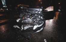У Києві на Печерську легковик зіштовхнувся з вантажівкою, є постраждалі (фото, відео)