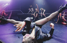 В трусах і догори ногами: MARUV показала танці на пілоні (відео)