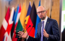 Ми ніколи не зійдемо зі свого шляху - демократичного, професійного і прозахідного - Яценюк