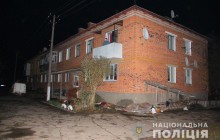 На Житомирщині чоловік забарикадувався у чужій квартирі та погрожував вибухом (відео)