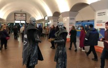 В киевском метро блуждали белые ходоки из «Игры престолов» (фото)