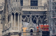 Пожар в Соборе Парижской Богоматери потушили (фоторепортаж)
