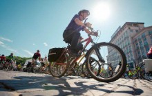 В День велосипеда в Киеве устроили флешмоб на колесах (видео)