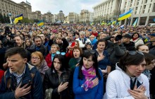 Порошенко повів свої прихильників на стадіон - перших глядачів вже пропускають до "Олімпійського" (фото)