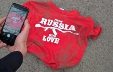 "З Росії з любов’ю": у Рівному чоловік у футболці з провокативним написом заблокував рух транспорту