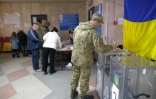 На Тернопільщині військовослужбовцям-строковикам надали 4 год звільнення, щоб проголосувати на виборах президента (фото)