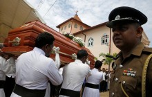 На Шри-Ланке начались массовые захоронения жертв серии терактов (фоторепортаж)