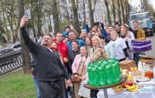Социальная акция агентства Тошонадо: в День Земли в центре Киева высадили полсотни деревьев