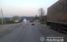 На Тернопільщині, врізавшись на скутері у автомобіль, загинула 70-річна жінка (фото)