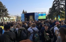 Біля Ради зібрався мітинг на підтримку "мовного" закону (фоторепортаж, відео)