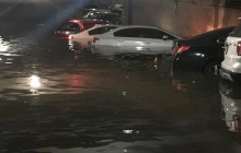 Наводнение затопило автомобильные стоянки в аэропорту Далласа (видео)