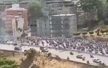 В мережі показали рух величезної колони до палацу Мадуро у Каракасі (відео)
