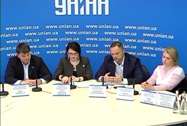 Украинские мигранты против архаичности организации выборов за рубежом