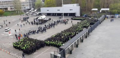 Сегодня в 19:00 на стадионе начнутся дебаты / фото УНИАН Сегодня в 19:00 на стадионе начнутся дебаты / фото УНИАН