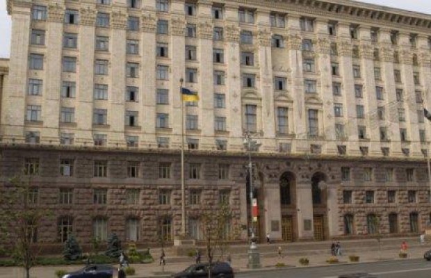 У центрі Києва закріпили QR-код, завдяки якому можна сфотографуватися з цифровою проекцією посла Німеччини