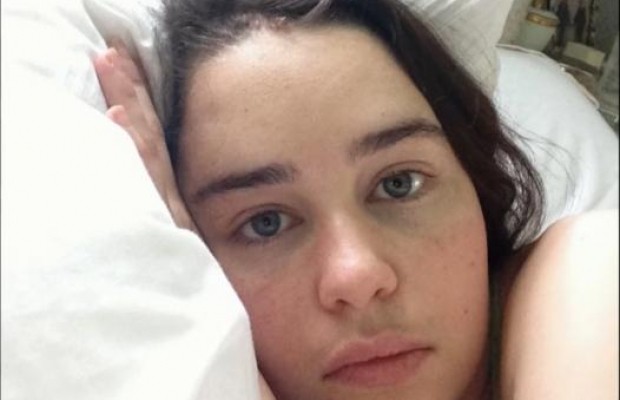 Дейенерис из "Игры престолов" впервые показала фото из больницы после двух операций на мозг