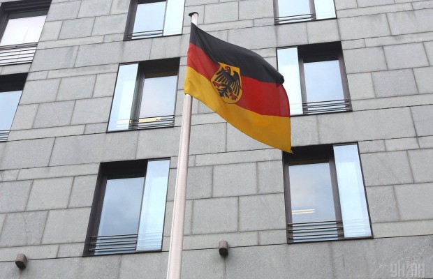 Німеччина почала послаблювати контроль на кордонах з деякими країнами