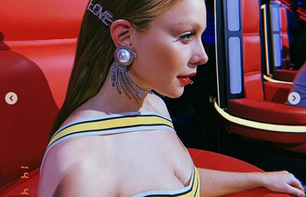 Тина Кароль произвела фурор глубоким декольте на шоу "Голос країни"